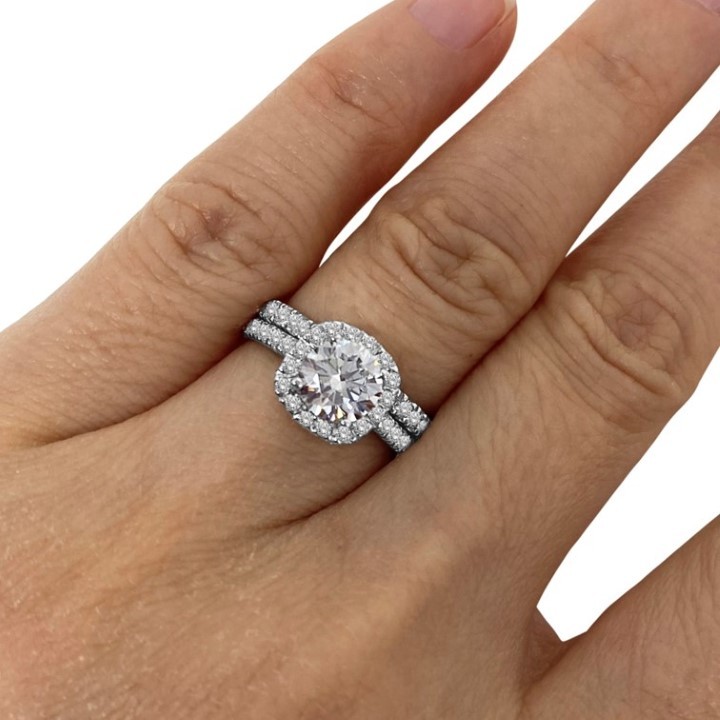 Proposing with Best Faux Engagement Rings: Exploring the Alternatives and Considerations